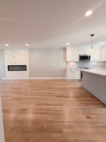9 Acton Rd 4, Chelmsford, MA 01824