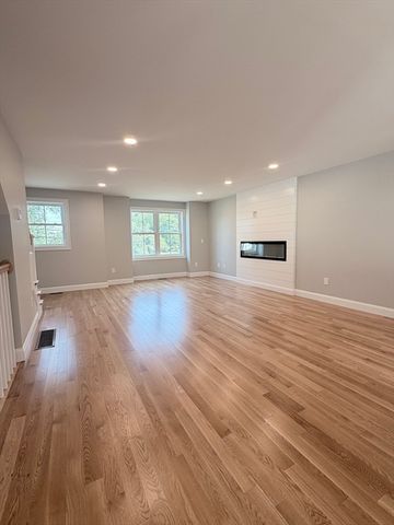 9 Acton Rd 4, Chelmsford, MA 01824