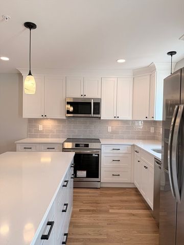 9 Acton Rd 4, Chelmsford, MA 01824