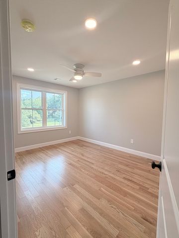 9 Acton Rd 4, Chelmsford, MA 01824