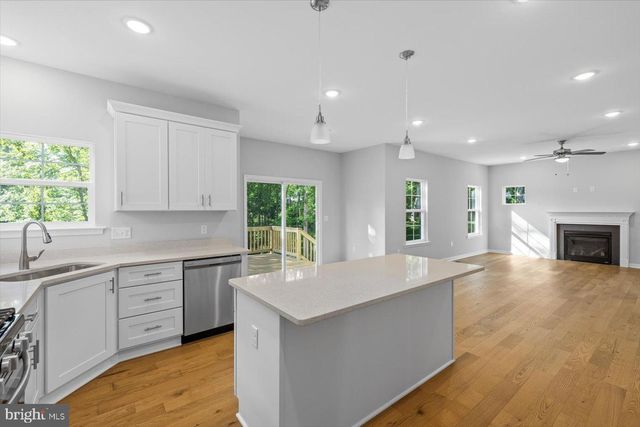 327 YORKTOWN BLVD, Locust Grove, VA 22508