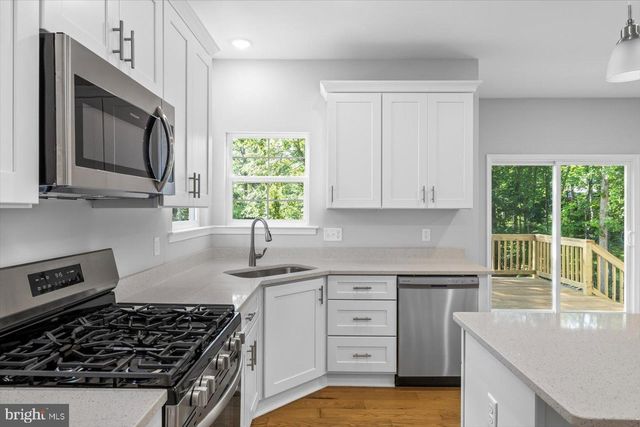 327 YORKTOWN BLVD, Locust Grove, VA 22508