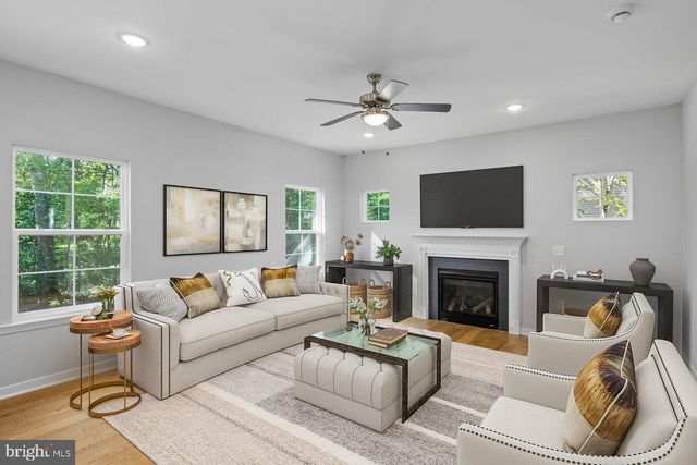 327 YORKTOWN BLVD, Locust Grove, VA 22508