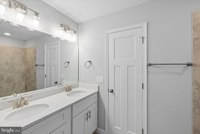 327 YORKTOWN BLVD, Locust Grove, VA 22508