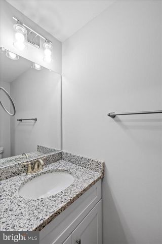 327 YORKTOWN BLVD, Locust Grove, VA 22508