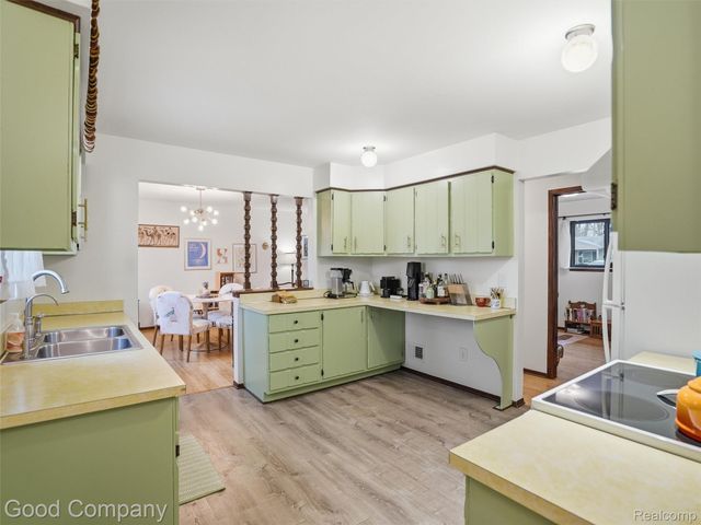 8717 Cologne Drive, Sterling Heights, MI 48314