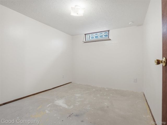 8717 Cologne Drive, Sterling Heights, MI 48314