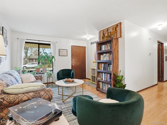 8717 Cologne Drive, Sterling Heights, MI 48314