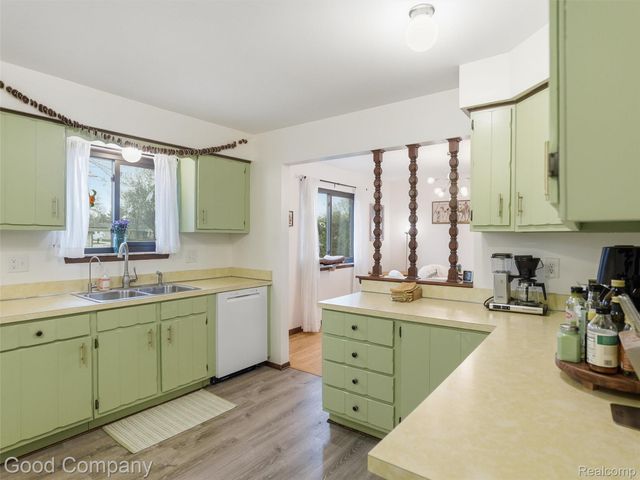 8717 Cologne Drive, Sterling Heights, MI 48314