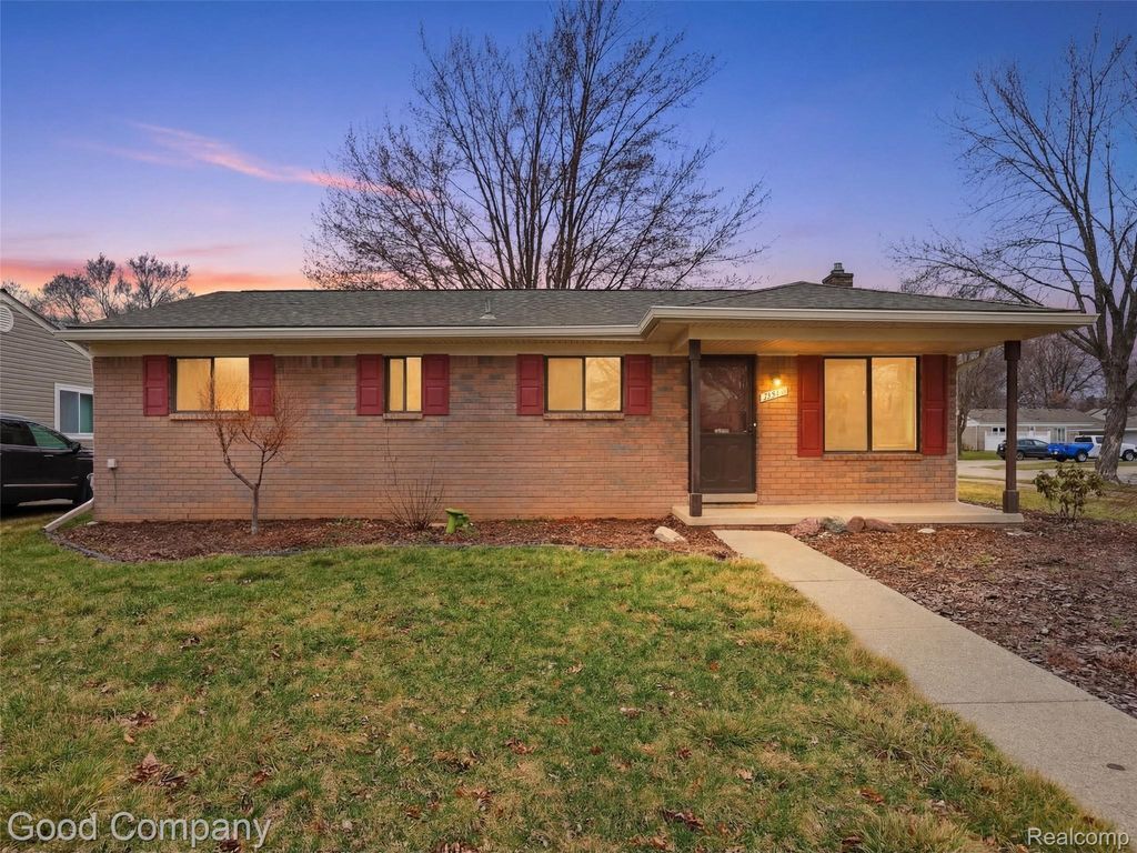 8717 Cologne Drive, Sterling Heights, MI 48314