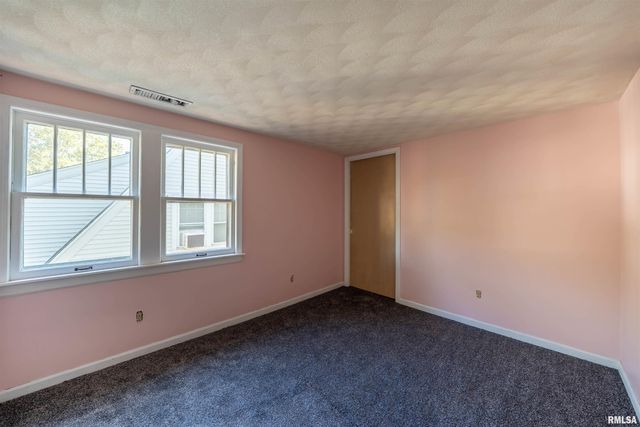 2115 W KELLOGG Avenue, West Peoria, IL 61604