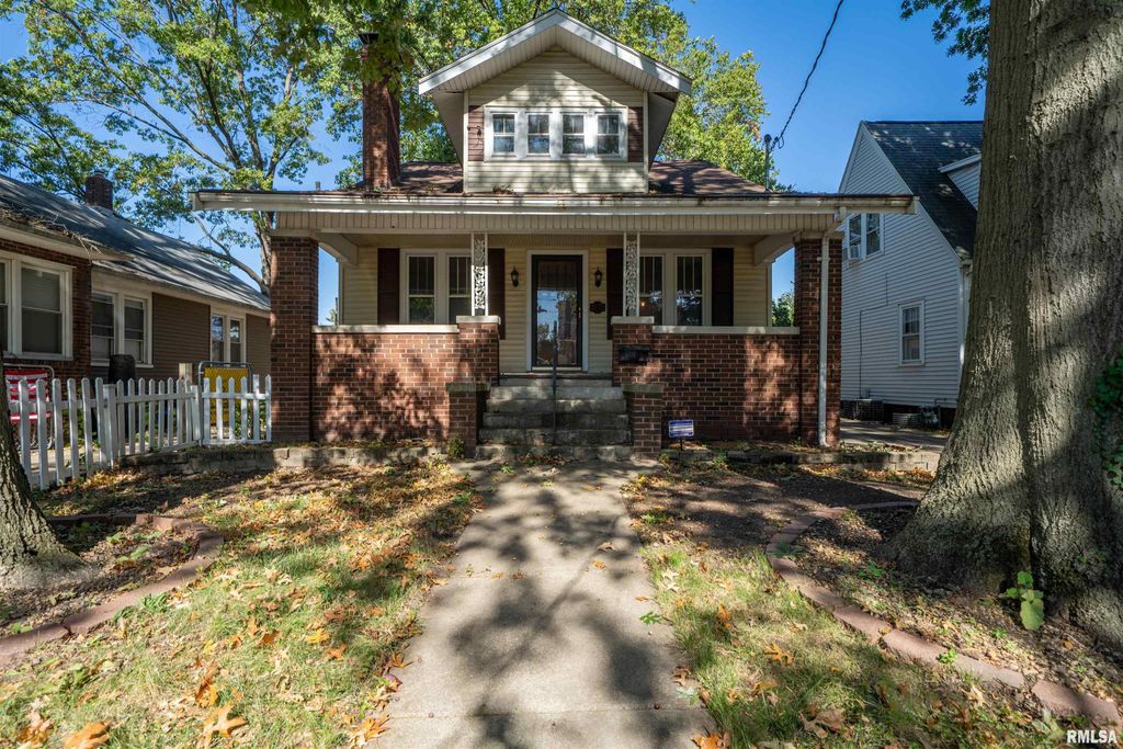 2115 W KELLOGG Avenue, West Peoria, IL 61604