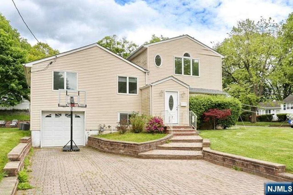 84 12th Street, Cresskill, NJ 07626