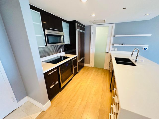 50 Biscayne Boulevard 2108, Miami, FL 33132