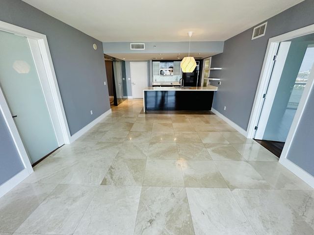 50 Biscayne Boulevard 2108, Miami, FL 33132