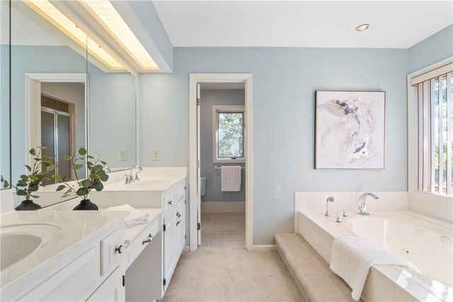 1031 NW Cedarcreek Lane, Lee's Summit, MO 64081