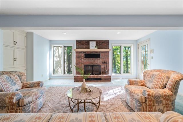 1031 NW Cedarcreek Lane, Lee's Summit, MO 64081