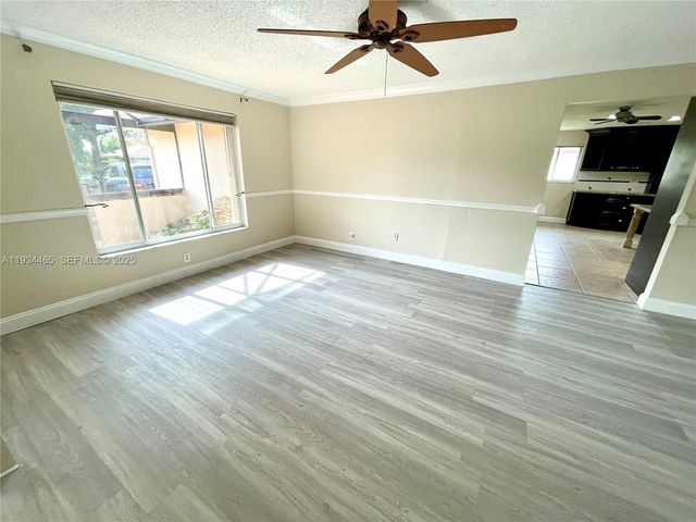 10001 NW 11th Mnr, Coral Springs, FL 33071