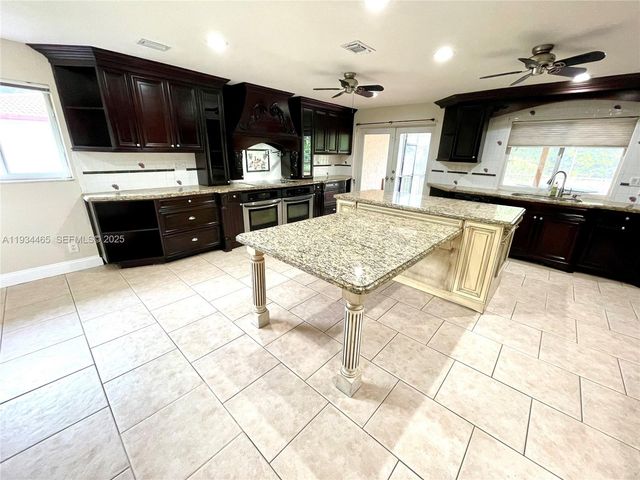 10001 NW 11th Mnr, Coral Springs, FL 33071