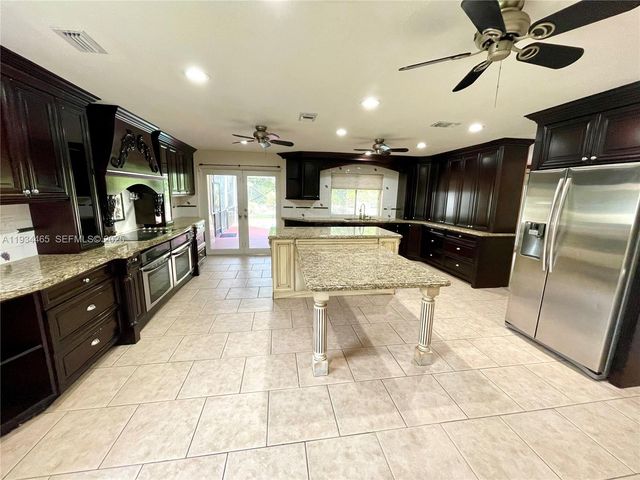 10001 NW 11th Mnr, Coral Springs, FL 33071