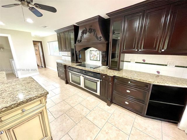 10001 NW 11th Mnr, Coral Springs, FL 33071