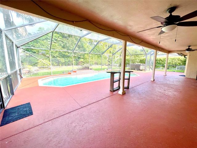 10001 NW 11th Mnr, Coral Springs, FL 33071