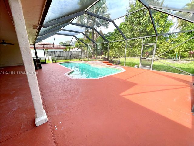 10001 NW 11th Mnr, Coral Springs, FL 33071