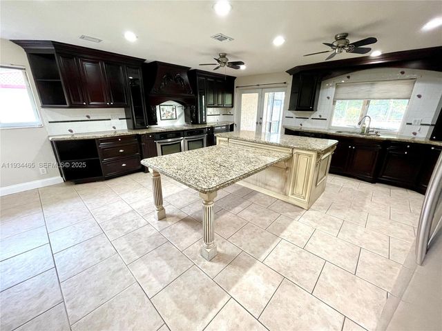 10001 NW 11th Mnr, Coral Springs, FL 33071