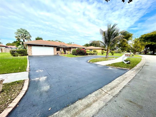 10001 NW 11th Mnr, Coral Springs, FL 33071