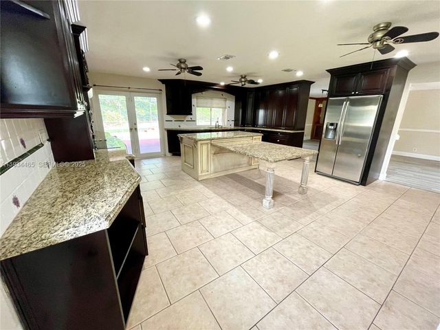 10001 NW 11th Mnr, Coral Springs, FL 33071