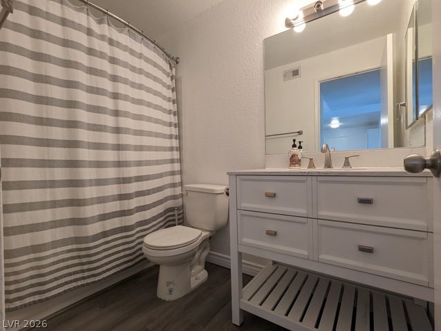 240 Mission Catalina Lane 206, Las Vegas, NV 89107