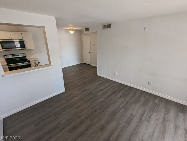 240 Mission Catalina Lane 206, Las Vegas, NV 89107
