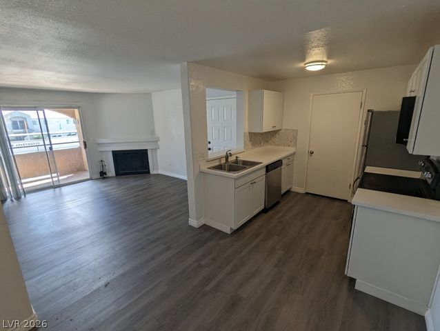 240 Mission Catalina Lane 206, Las Vegas, NV 89107