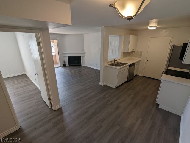240 Mission Catalina Lane 206, Las Vegas, NV 89107