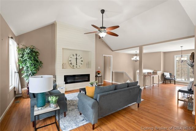 100 Hodge Drive, Clarksville, IN 47129