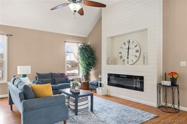 100 Hodge Drive, Clarksville, IN 47129