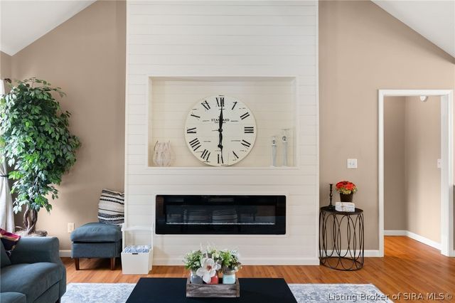 100 Hodge Drive, Clarksville, IN 47129