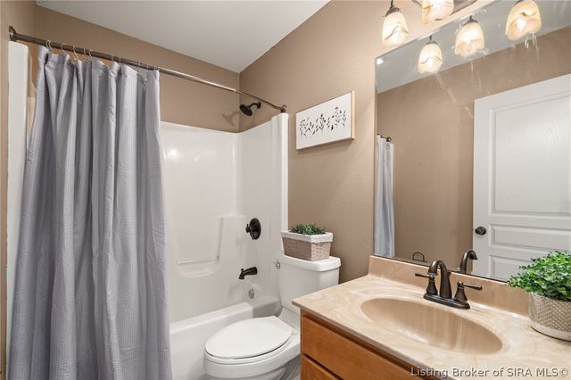 100 Hodge Drive, Clarksville, IN 47129