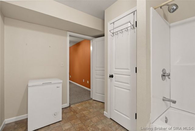 100 Hodge Drive, Clarksville, IN 47129