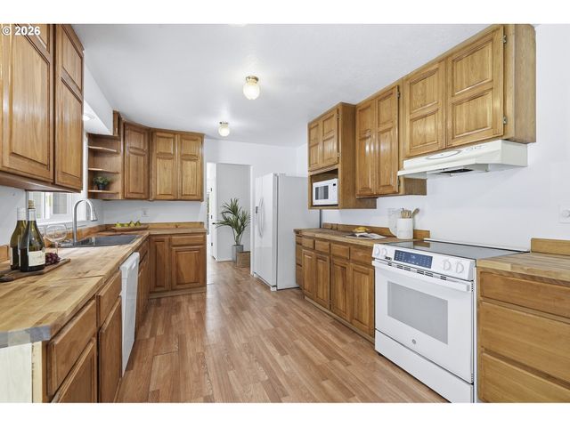 15741 S GILCHRIST Rd, Mulino, OR 97042