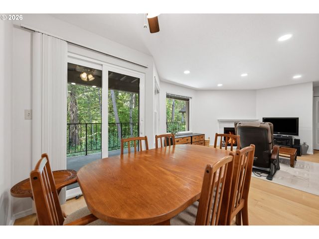 4000 CARMAN Dr F89, Lake Oswego, OR 97035
