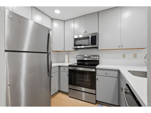 4000 CARMAN Dr F89, Lake Oswego, OR 97035