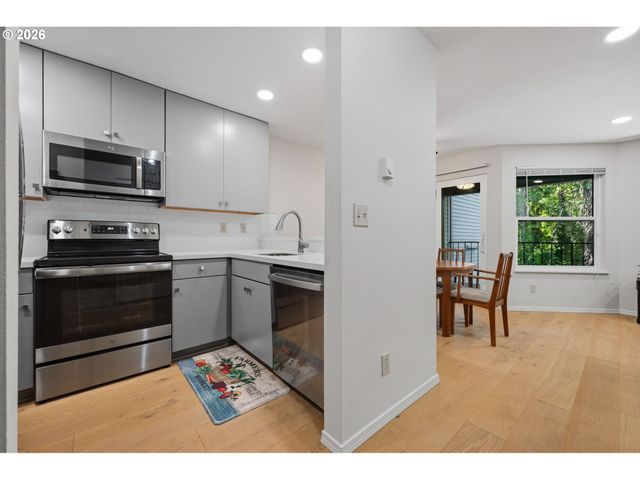4000 CARMAN Dr F89, Lake Oswego, OR 97035