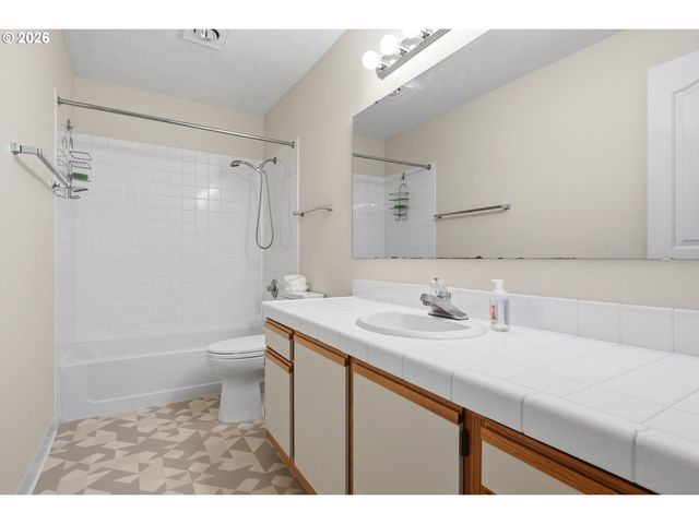 4000 CARMAN Dr F89, Lake Oswego, OR 97035