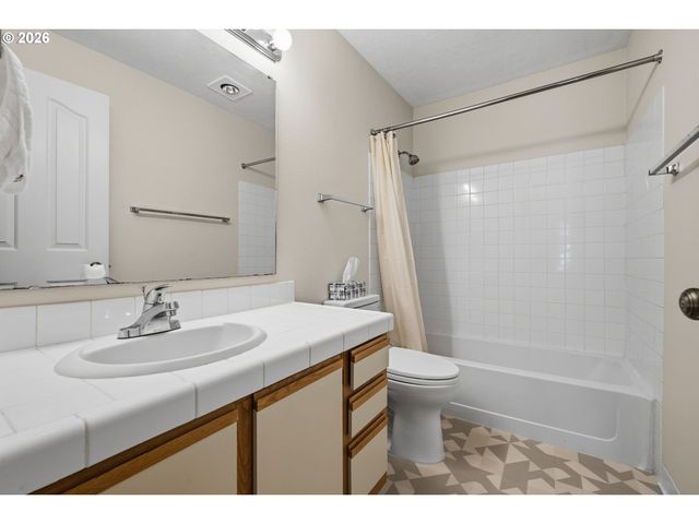 4000 CARMAN Dr F89, Lake Oswego, OR 97035