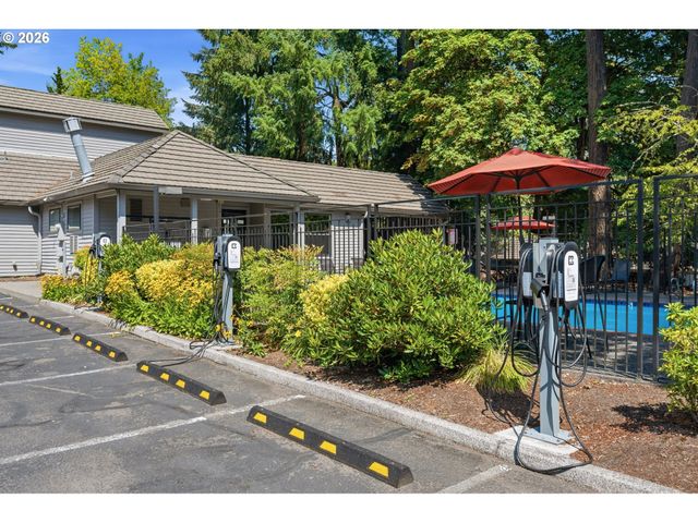 4000 CARMAN Dr F89, Lake Oswego, OR 97035