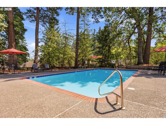 4000 CARMAN Dr F89, Lake Oswego, OR 97035