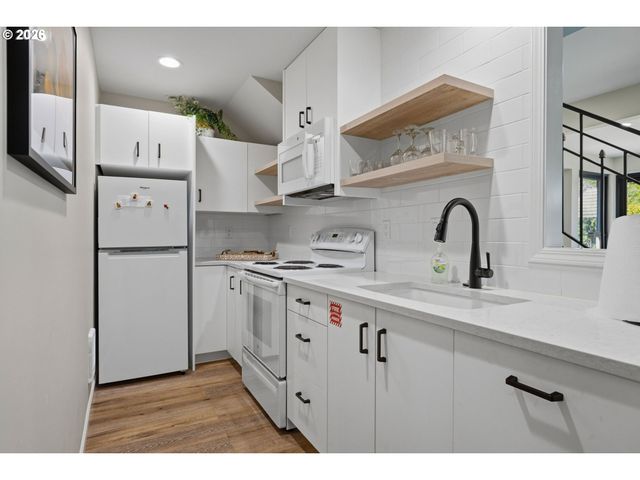 4000 CARMAN Dr F89, Lake Oswego, OR 97035
