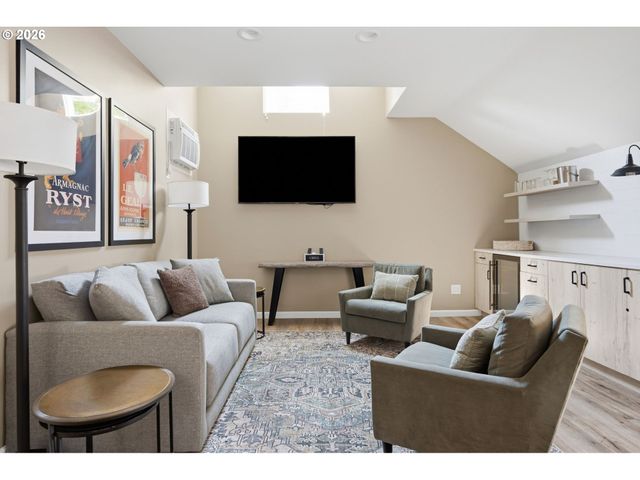 4000 CARMAN Dr F89, Lake Oswego, OR 97035