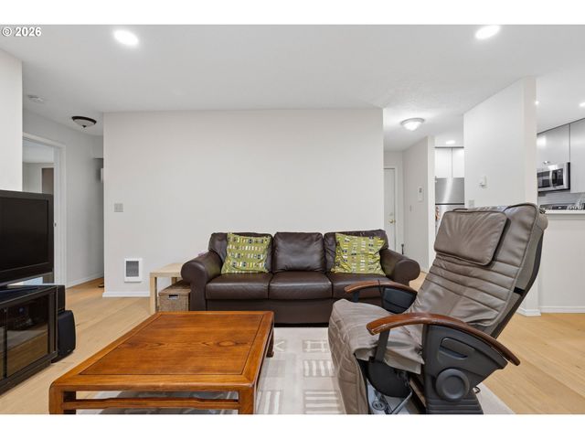 4000 CARMAN Dr F89, Lake Oswego, OR 97035